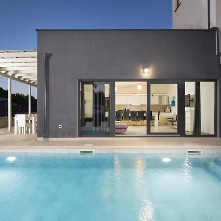 Sole Am Mit Pool- Sauna- Whirlpool By Interhome